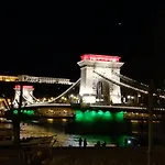 아파트 Simply The Location